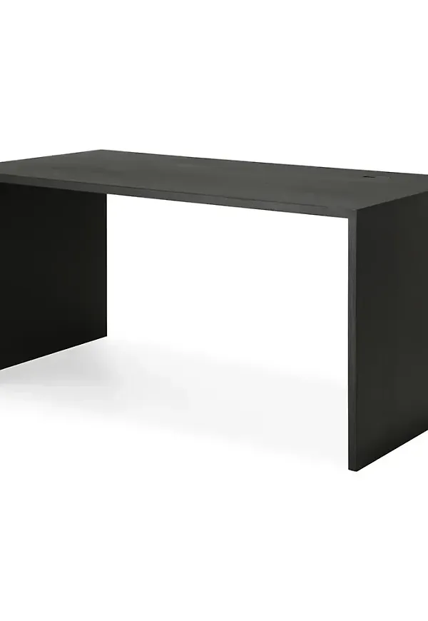 Stilriktig bord i ek från Ethnicraft.