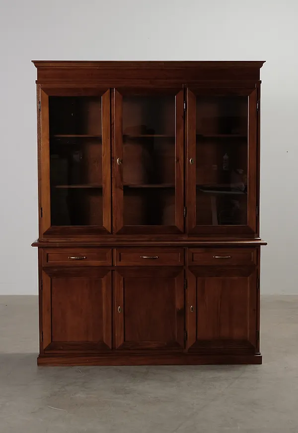 Riktigt fin Skåp som passar bra vid många olika tillfällen.