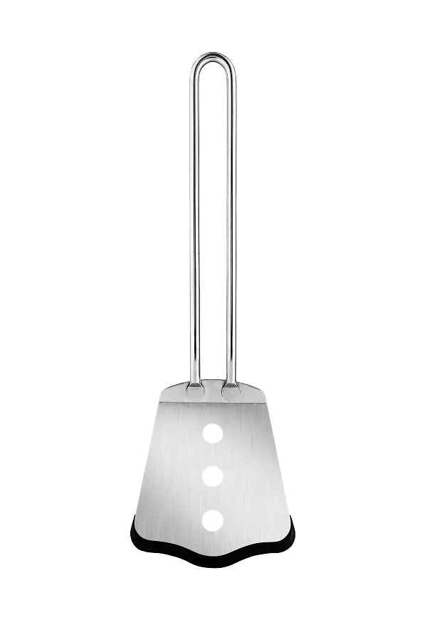 Silverfärgad Eva Solo-stekspade i komfortabel modell.