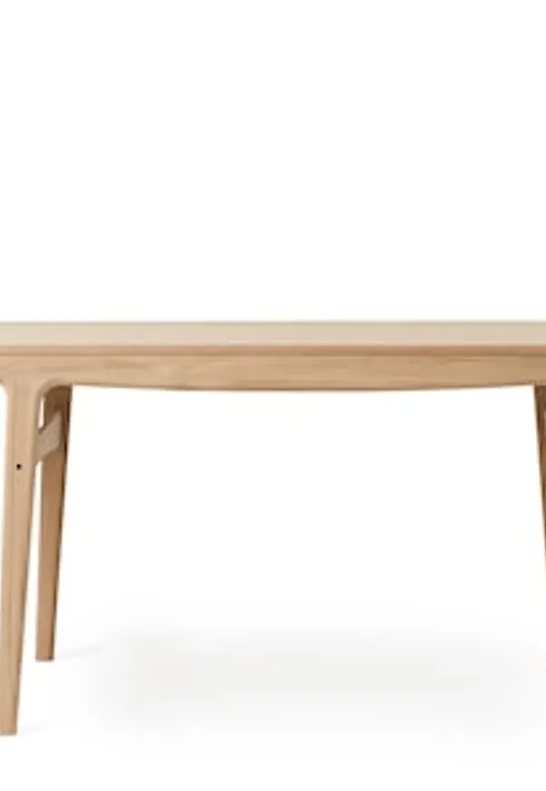 Beige Warm Nordic-ekmatbord i stilren modell.