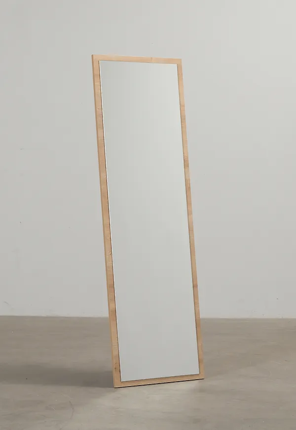 Skön Spegel som passar bra vid många olika tillfällen.