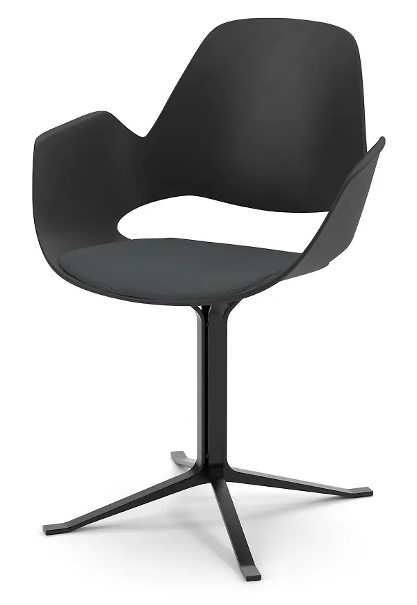 Skön Stol som passar bra vid många olika tillfällen.