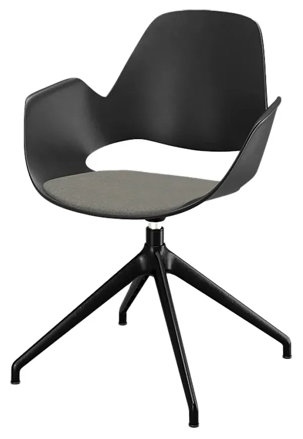 Stilren stol i svart från Houe.