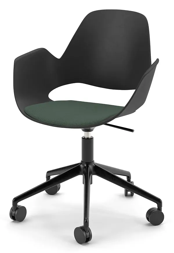 Houe matstol som passar perfekt till sommaren 2025!