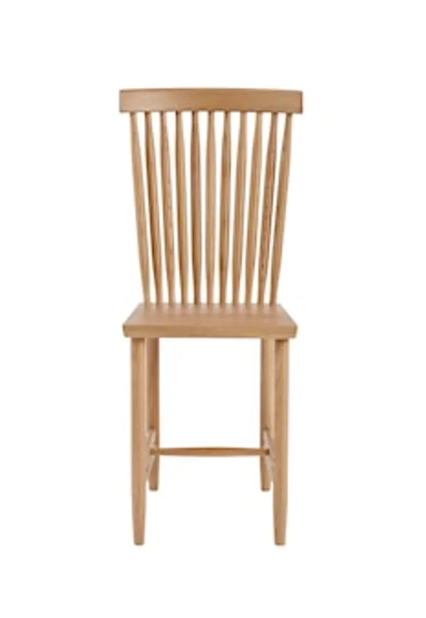 Elegant matbordsstol i ek 2025 från Design House Stockholm.