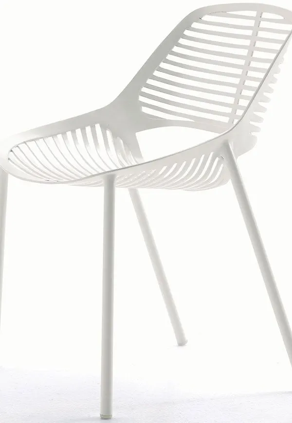 Stilren matstol i aluminium från Fast.