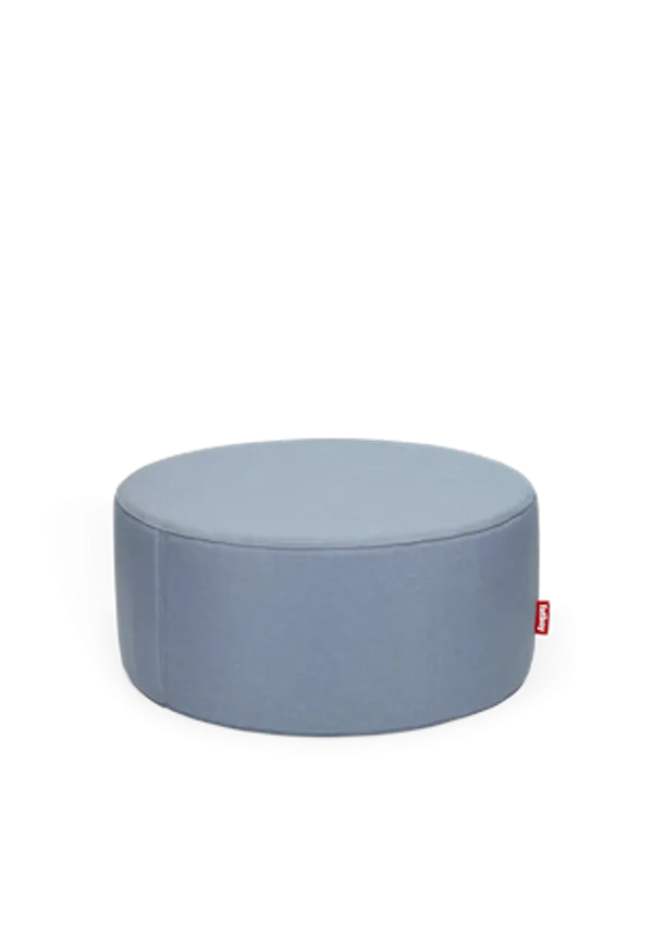 Blå Fatboy-loungemöbel i söt modell.