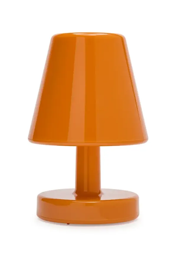Cool bordslampa i oranget från Fatboy.