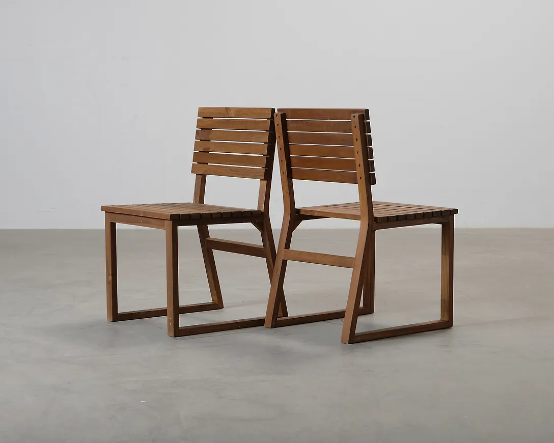 Brun FeelDesign-utestol i modern modell.