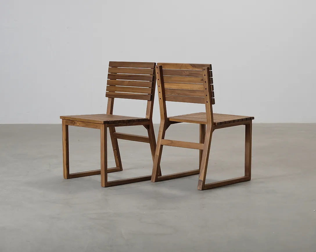 Brun FeelDesign-trädgårdsstol i elegant modell.