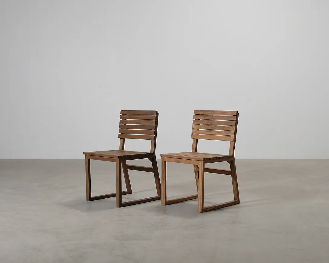 Brun FeelDesign-stol i supersnygg modell.