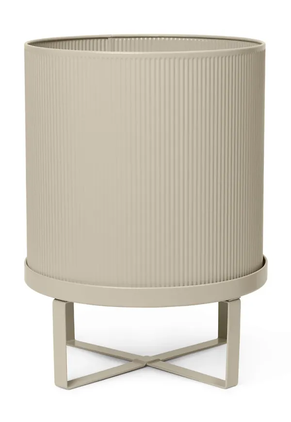 Härlig beige kruka 2025 från FERM LIVING.