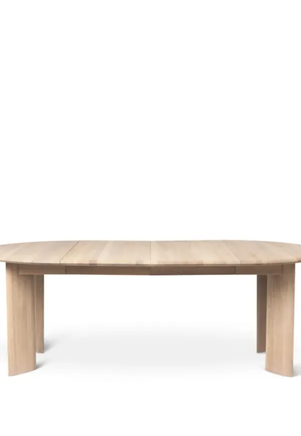 Komfortabel beige bord 2025 från FERM LIVING.