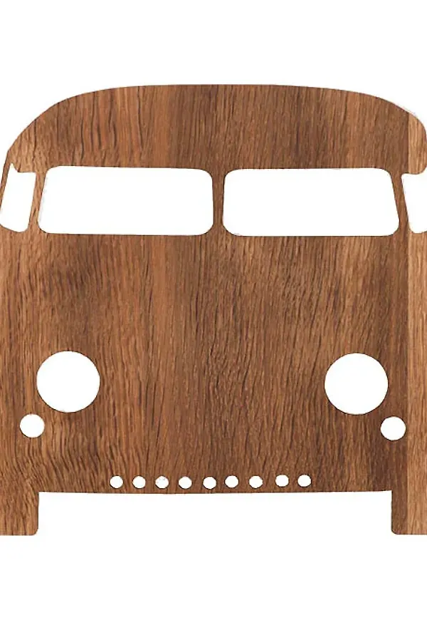 Stilriktig lampa i brun färg gjord i ek.