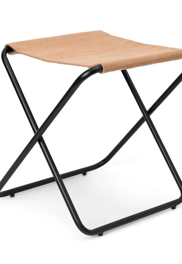 Snygg svart pall 2025 från FERM LIVING.