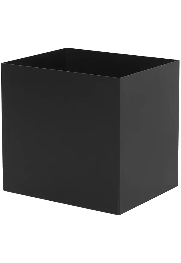 Riktigt snygg svart kruka 2025 från FERM LIVING.