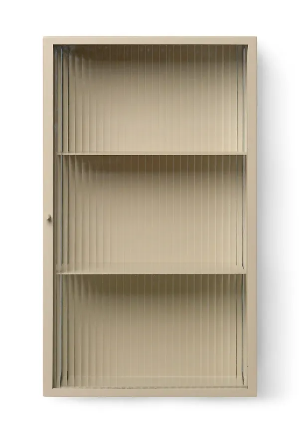 Cool vitrinskåp i beiget från FERM LIVING.