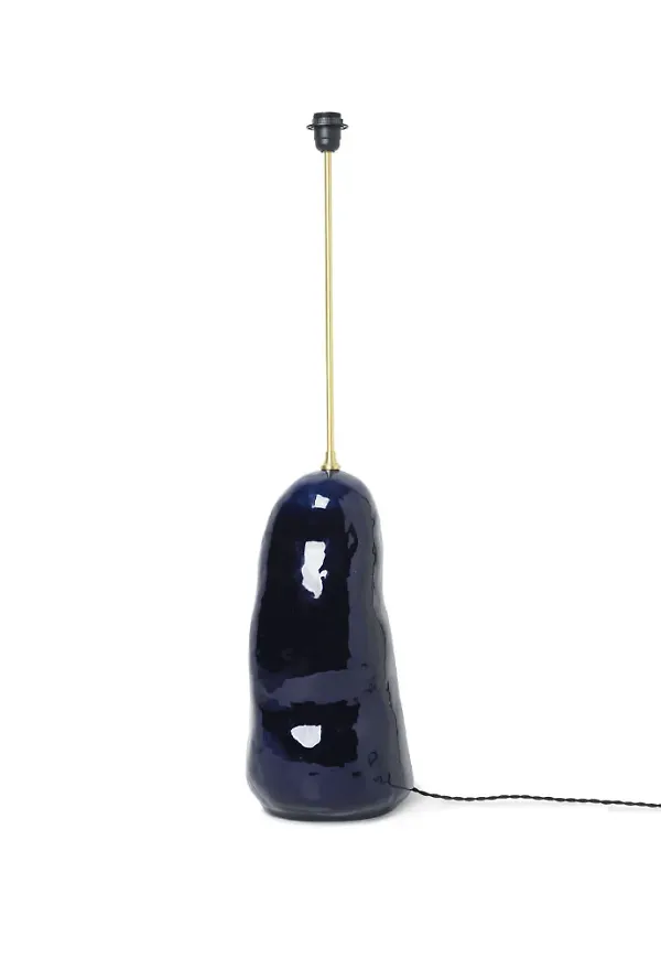 Otroligt fin blå lampa 2025 från FERM LIVING.