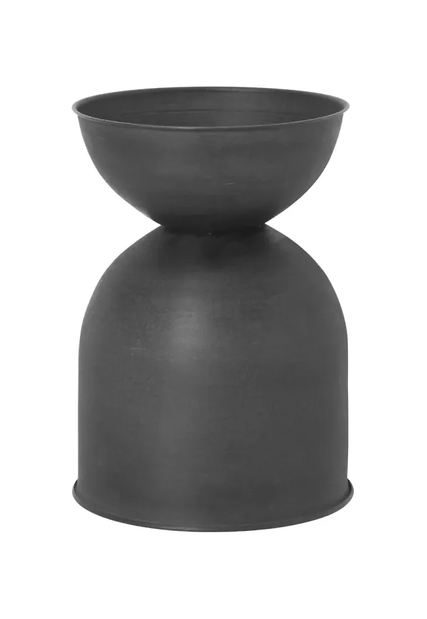 Fin svart kruka 2025 från FERM LIVING.