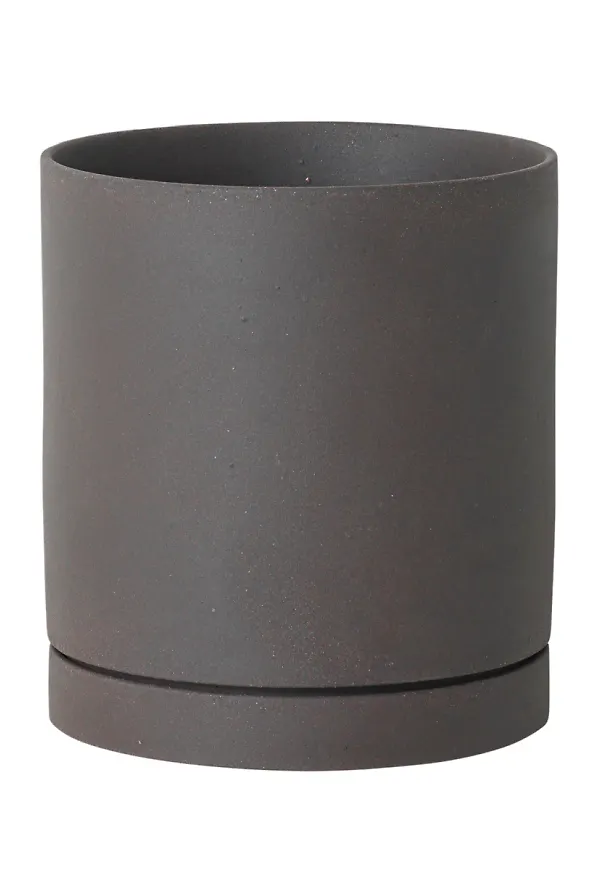 Otroligt fin grå kruka 2025 från FERM LIVING.