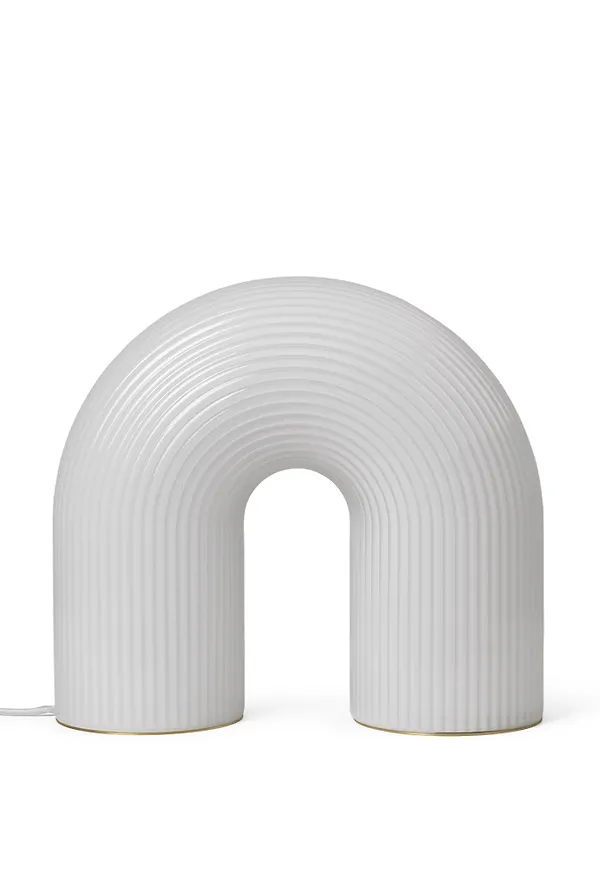 Klassisk vit lampa 2026 från FERM LIVING.