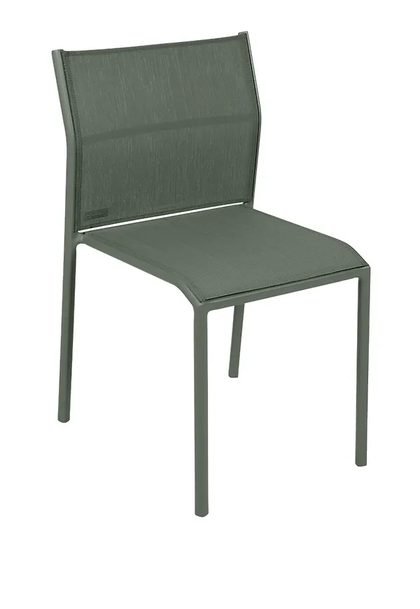 Elegant matstol i grönt från Fermob.