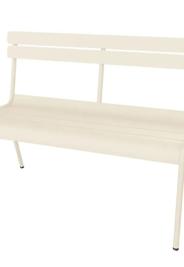 Supersnygg fermob soffa i beige färg gjord i aluminium.