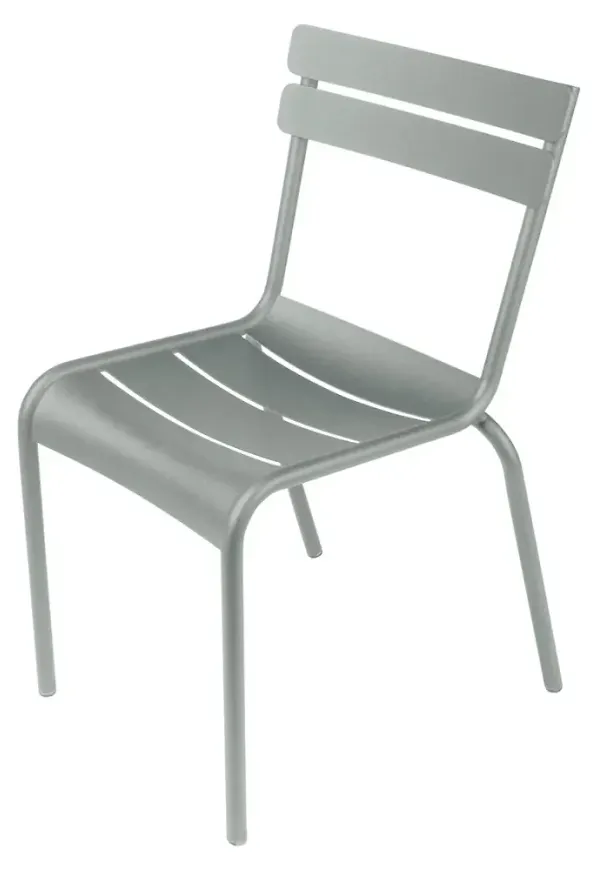 Stilren stol i aluminium från Fermob.