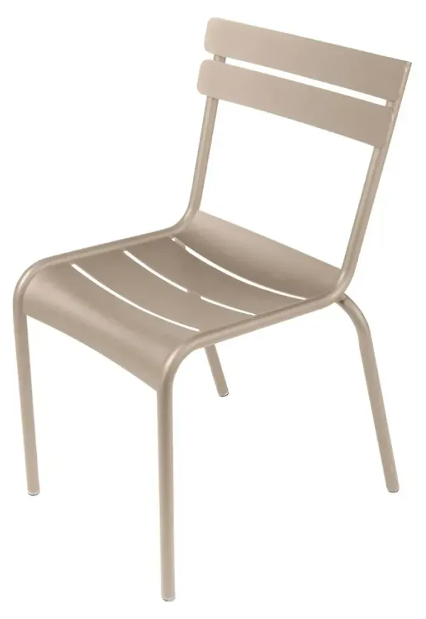 Jättefin Stol som passar bra vid många olika tillfällen.