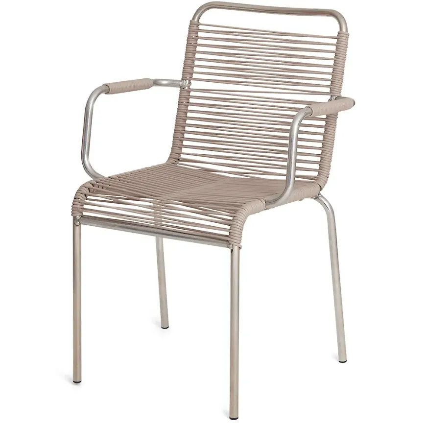 Smickrande trädgårdsstol 2025 från Fiam.