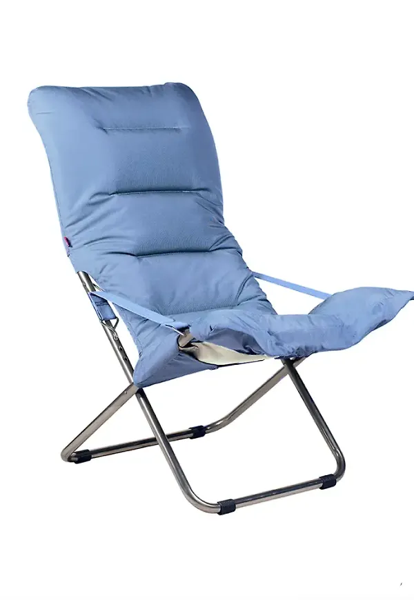 Cool strandstol i beige färg gjord i aluminium.