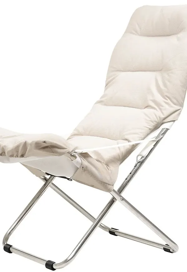 Jättesnygg beige möbel i aluminium från Fiam.