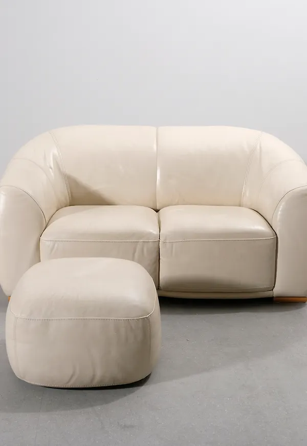 Elegant Soffa som passar bra vid många olika tillfällen.