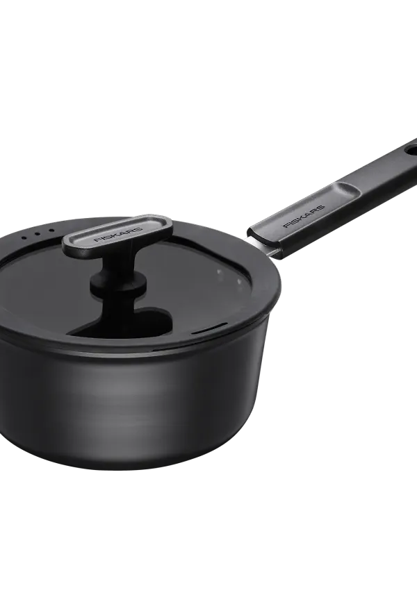 Svart Fiskars-kastrull i mysig modell.
