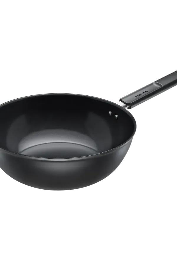 Superfin wok i svart från Fiskars.