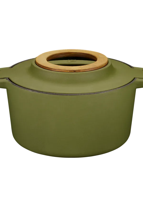 Beige Fiskars-gjutjärnsgryta i smickrande modell.