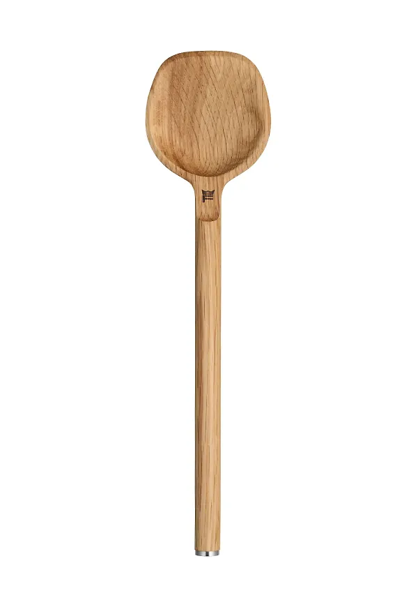 Smickrande wok i brun färg gjord i ek.