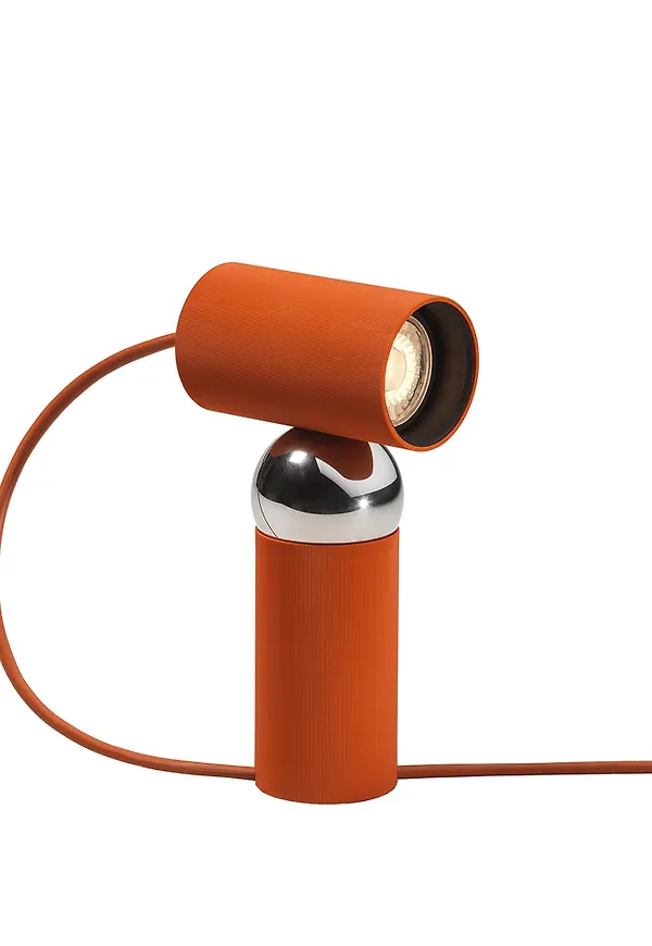 Fantastiskt snygg röd lampa 2026 från Flos.