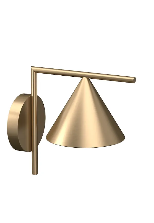 Komfortabel vägglampa i guld från Flos.