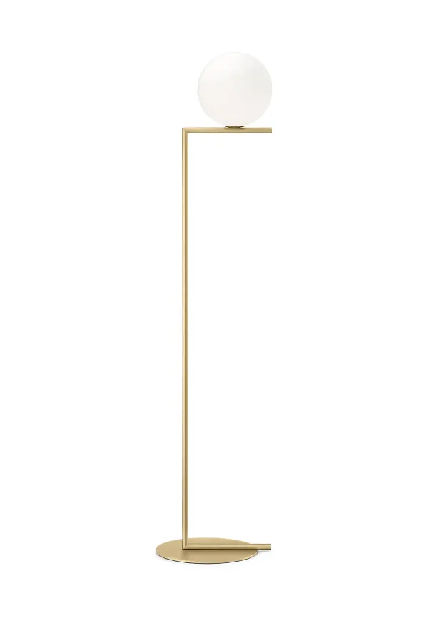 Modern guldfärgad lampa 2026 från Flos.