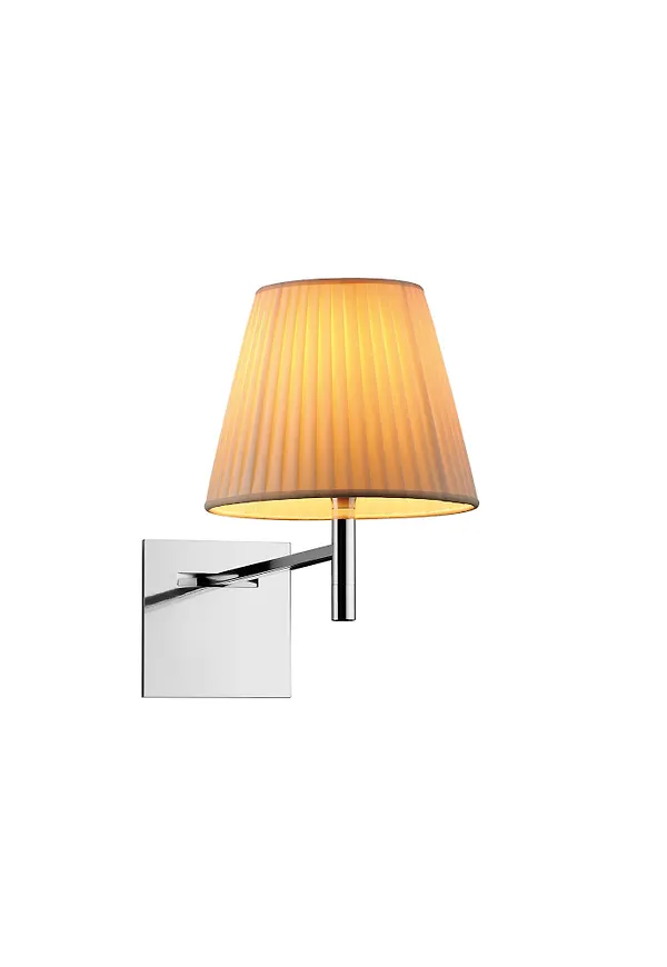 Riktigt snygg vägglampa i gul färg gjord i aluminium.