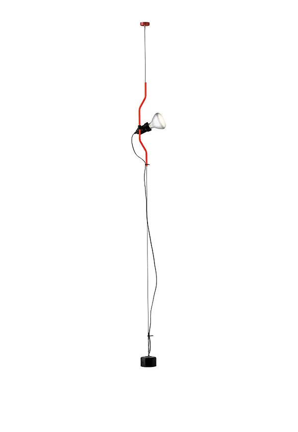 Trendig röd lampa 2026 från Flos.