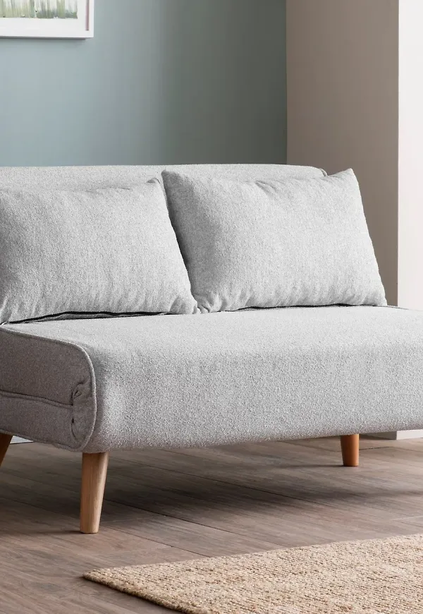 Grå Andrarum-bäddfåtölj i mysig modell.