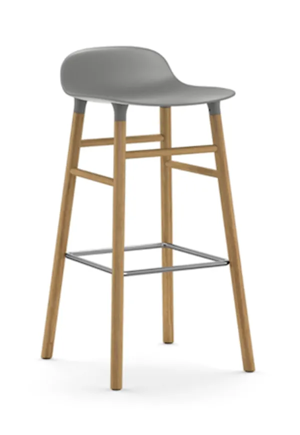 Elegant stol i ek från Normann Copenhagen.