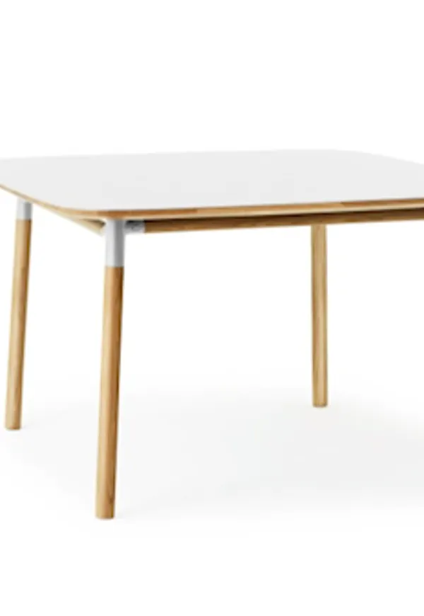 Mysig ekmatbord i vitt från Normann Copenhagen.