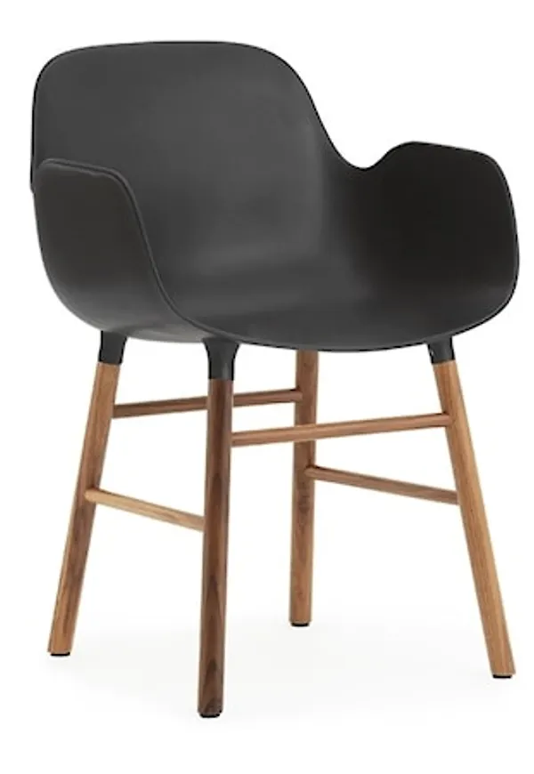 Superfin svart stol 2025 från Normann Copenhagen.