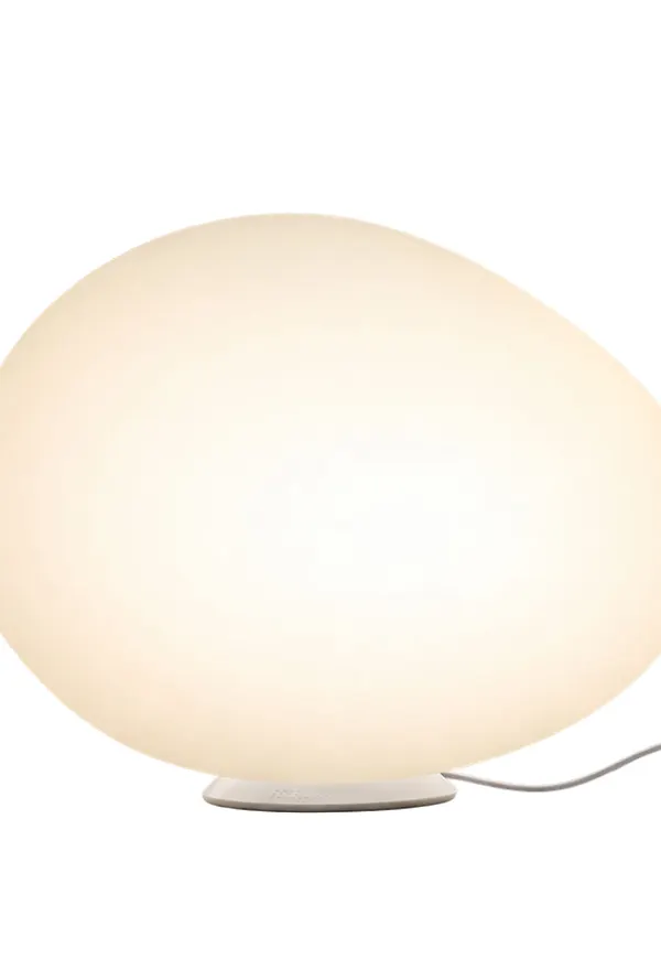 Fin vit lampa 2026 från Foscarini.
