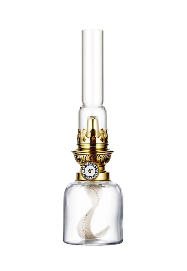 Skön fotogenlampa 2024 från Karlskrona Lampfabrik.