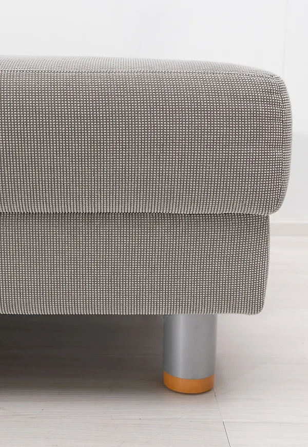 Komfortabel grå pall 2025 från Adea.