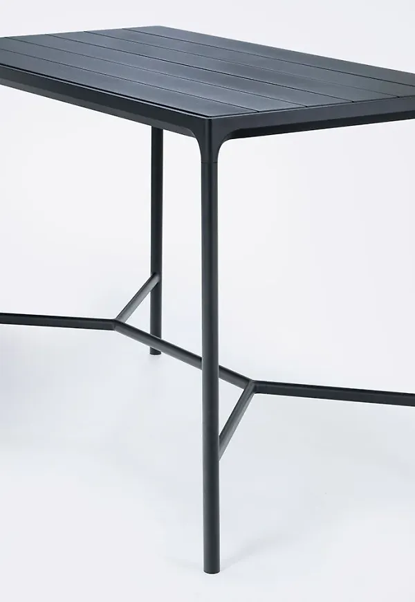 Vacker svart aluminiumbord 2025 från Houe.